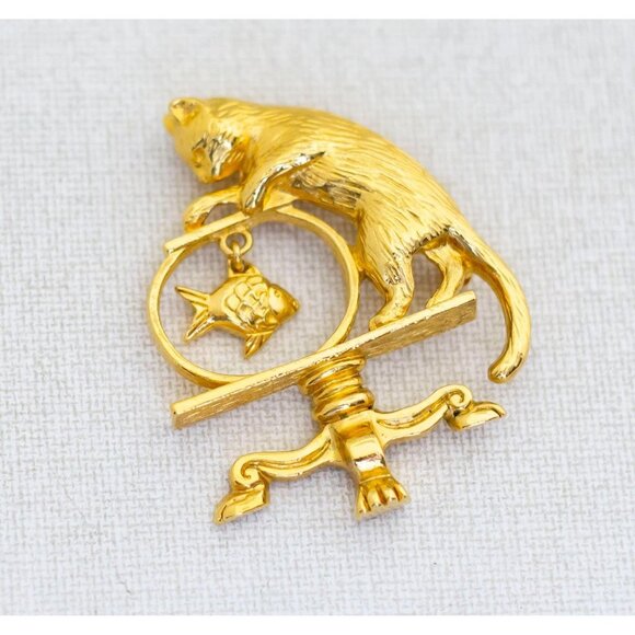 Vintage Cat and Fishbowl Brooch in Gold Tone by Avon - A14 - Picture 1 of 2